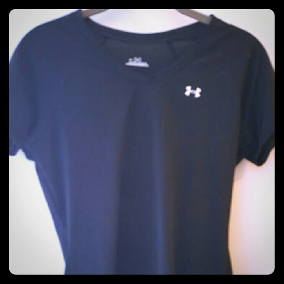 NWT size S Under Armour black tee - Picture 1 of 2